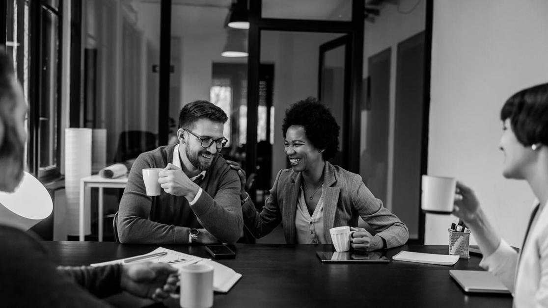 Sessione di formazione online con strumenti finanziari avanzati